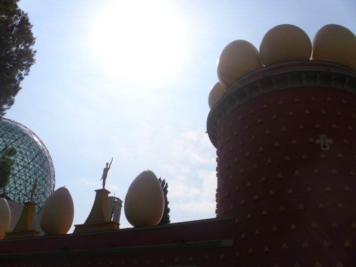 Joko Ono platila 10000 dolara za dlaku iz brkova Salvadora Dalija?