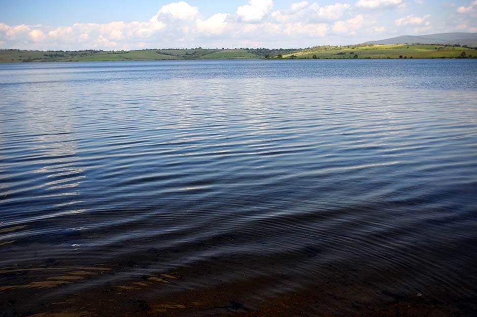 Vlasinsko jezero krase plutajuća ostrva i netaknuta priroda  