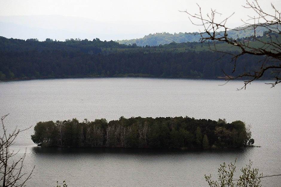 Vlasinsko jezero krase plutajuća ostrva i netaknuta priroda  
