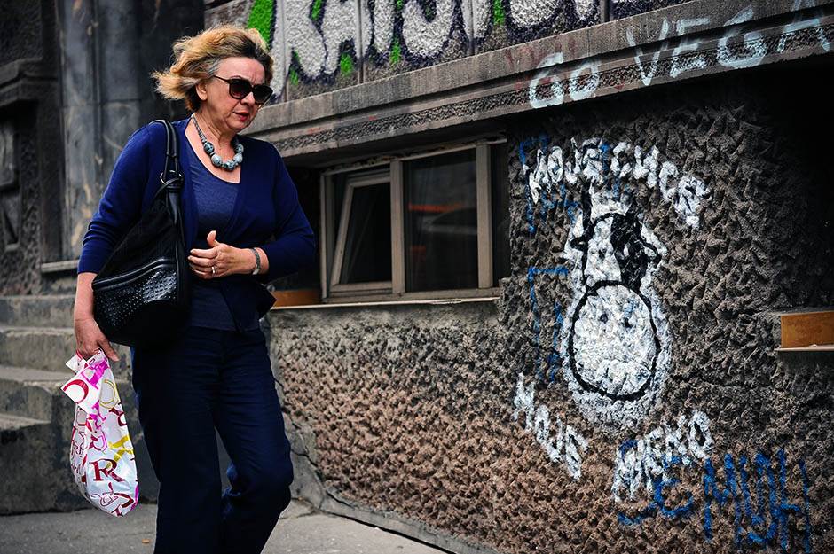 Srpska snajka se šokirala grafitima u Srbiji