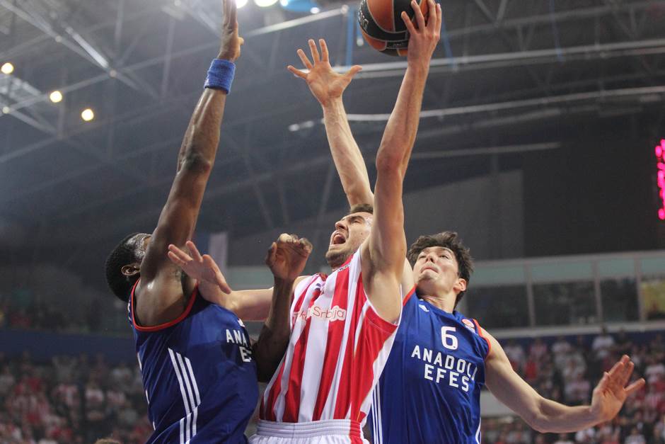 Brajant Danston povređen u saobraćajnoj nesreći