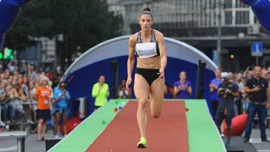 Ivana Španović u venčanici fotografije sa svadbe sa Markom Vuletom