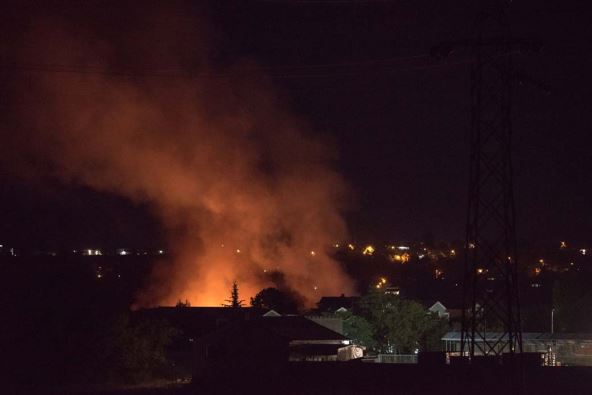 nis pozar magacin gasenje vatrogasci fotografija