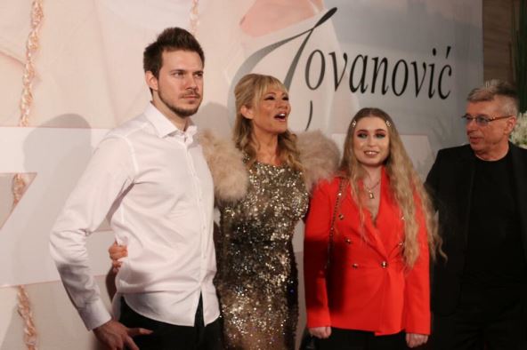Suzana Jovanović, Saša Popović, sin i ćerka