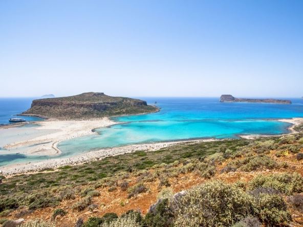 Porodici iz Srbije uzeli stvari radnici na plaži