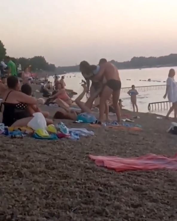 Muškarac tukao devojku na Adi Ciganliji (Video)