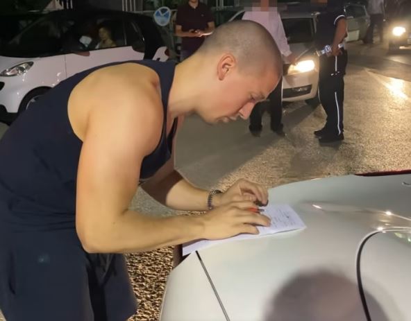 Baka prase potegao pištolj tokom vožnje