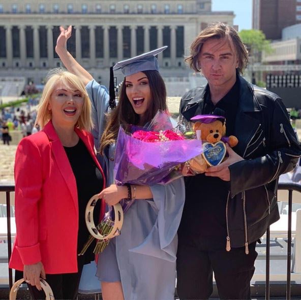 Sandra Mitrović sa željkom i ćerkom