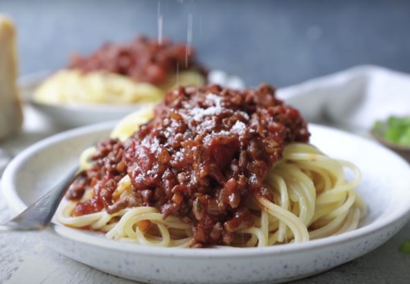 spageti bolonjeze na tanjiru