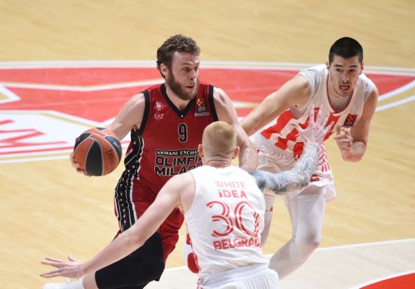 crvena zvezda. armani, utakmica (6).jpg