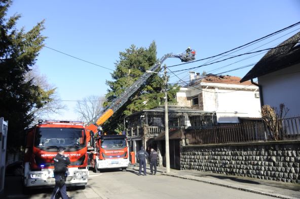 Gori Hrvatska ambasada u Beogradu