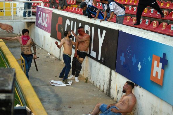 kueretaro, atlas, huligani, meksiko