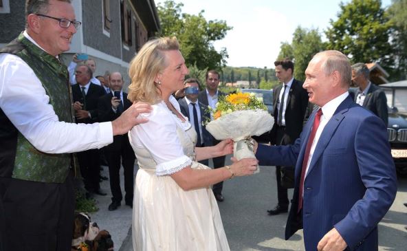 Putin, Karin Kneissl (1).jpg
