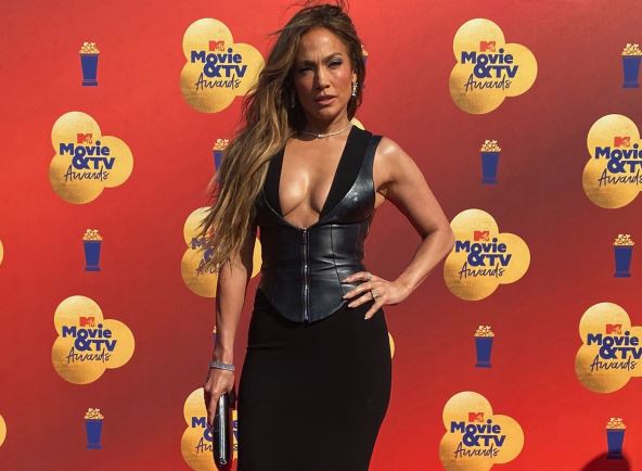 jlo 1.jpg