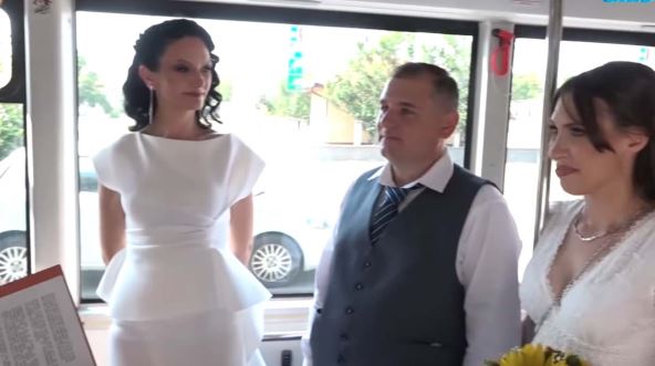 večanje u autobusu 5.jpg