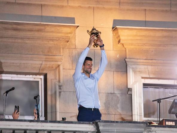Novak i Jelena Đoković pevaju narodnjake