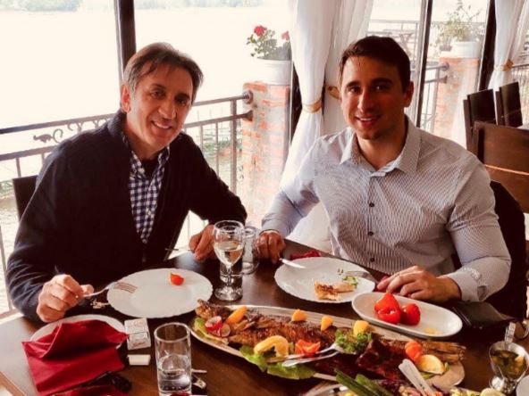 Žika Jakšić sa sinom Andrijom na ručku