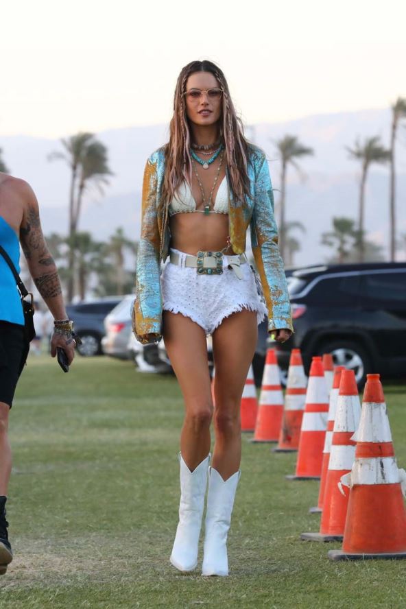 Alesandra Ambrosio (2).jpg