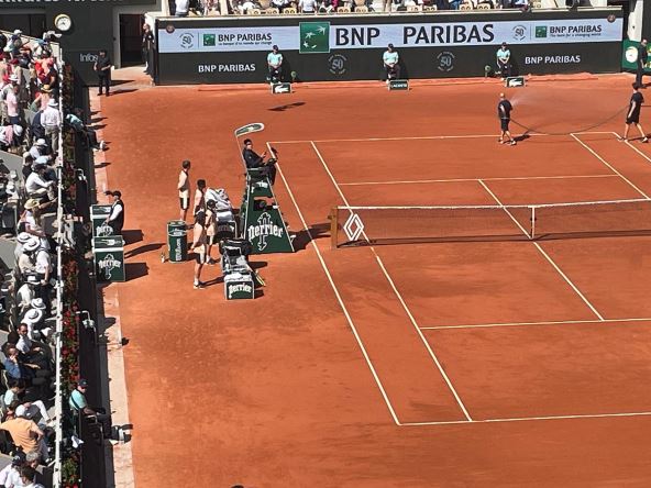 Novak i Fokina otišli sa terena u pauzi izmedju setova (3).jpg