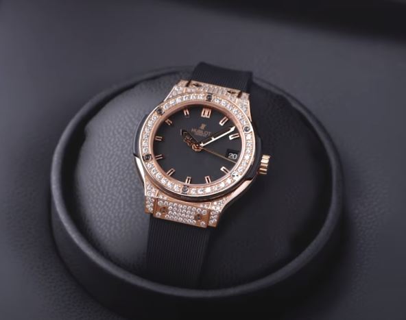Hublot Classic Fusion King Gold (1).jpg