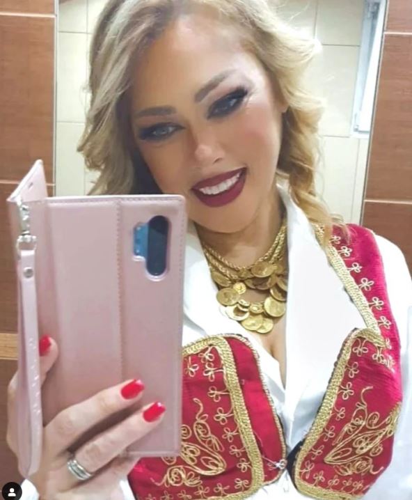 Mima Bažalac se slika za Instagram