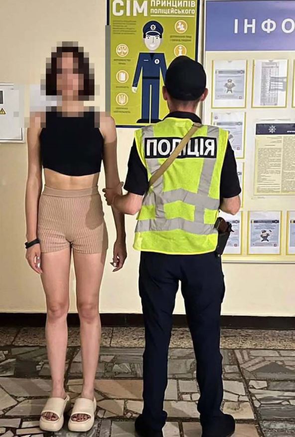 Uhapšene devojke koje su tverkovale na groblju 1.jpg