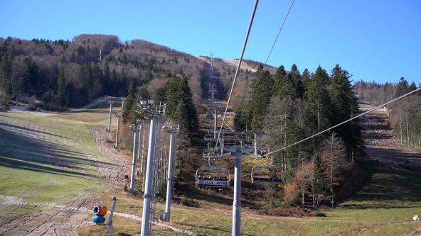 Moderna žičara i poslednje pripreme na skijaškoj stazi uoči zimske sezone