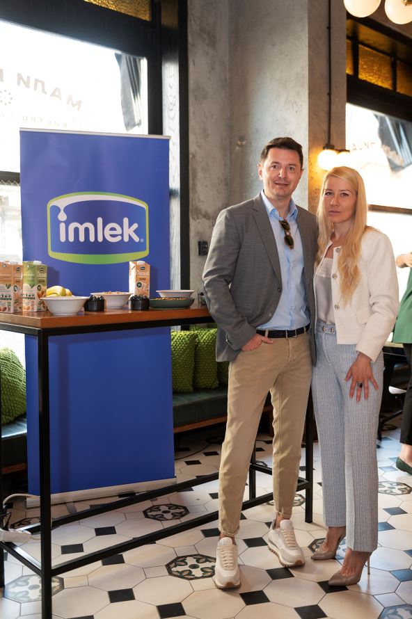 Drago Jovanović, voditelj i Marija Malović, kompanija Imlek copy.jpg