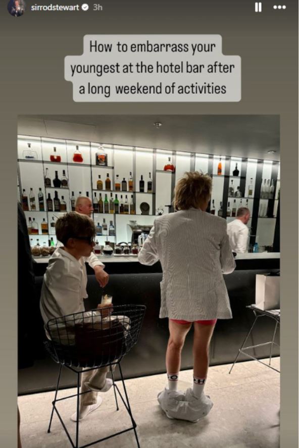 Rod Stjuart u boksericama u baru