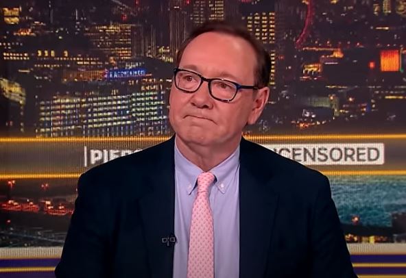 Advokat Kevina Spejsija brani Rasela Brenda