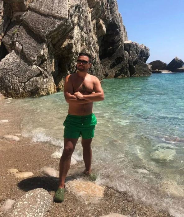 Dragi uživa na primorju.