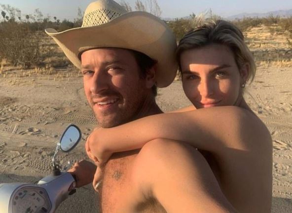 Pejdž sa Armijem tokom veze