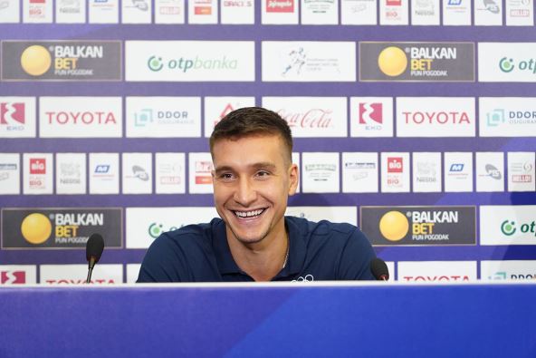 Svetislav Pešić šou na konferenciji za medije