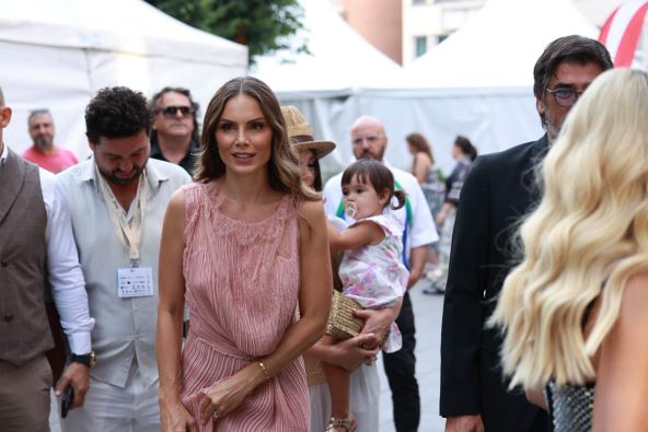 Nina, najpoznatija srpska popadija se skinula u kupaći, a porodila se pre 3 meseca