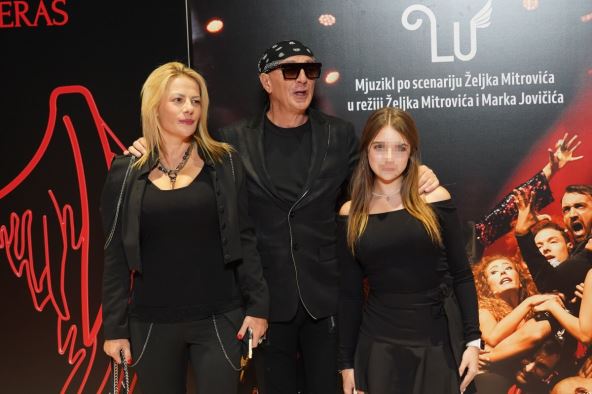 Oliver Mandić sa ženom