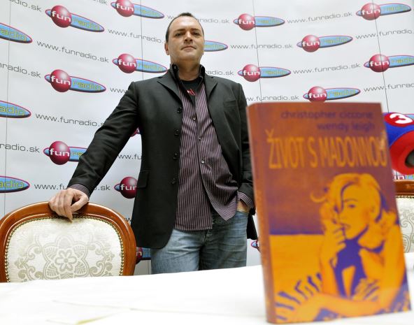 Kristofer Čikone na promociji memoara