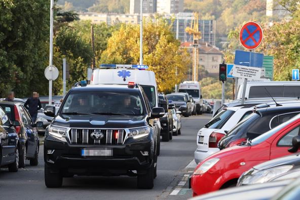 Prevezen dečak ubica na sud (20).jpg