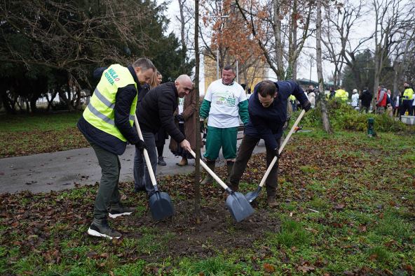 Pavel Erankevich, Generalni direktor Carlsberg Srbija Grupa, Frederik Damgaard Jensen, Zamenik ambasadora Danske, Branislav Šušnica, Predsednik opštine Bačka Palanka. copy.jpg