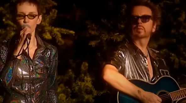 Eni Lenoks, Dejv Stjuart na nastupu