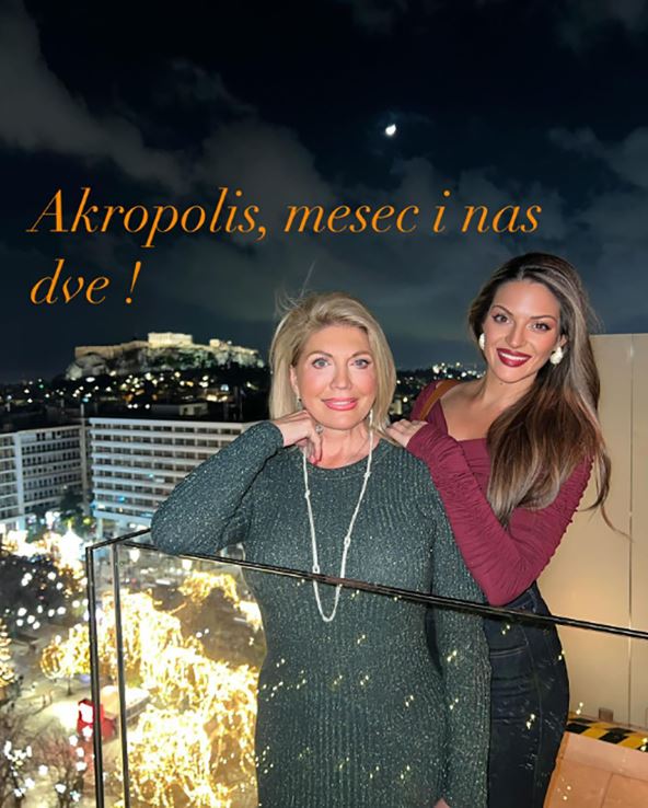 Suzana Mančić sa ćerkom Natalijom Kunić u Atini