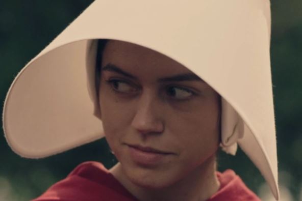 Nina Kiri u seriji Sluškinjina priča