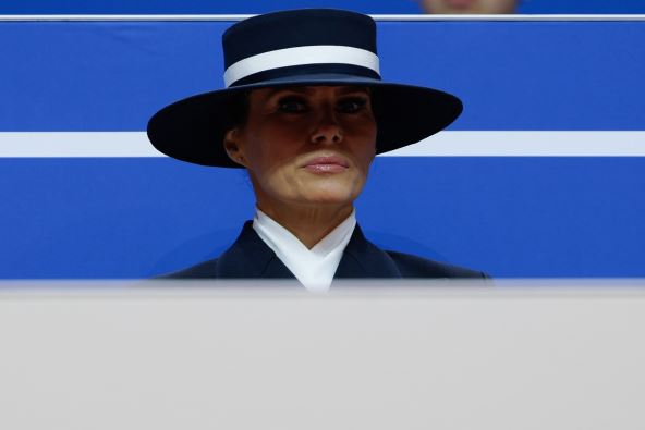 Melanija Tramp sa šeširom