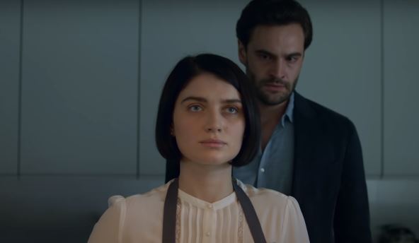 Behind Her Eyes, scena