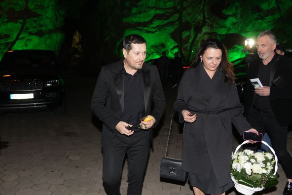 Aco Pejović i supruga Biljana dolaze na događaj