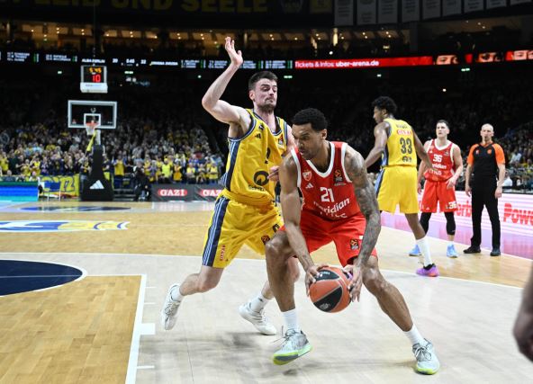 ALBA_vs_CRVENA_ZVEZDA_01.jpg