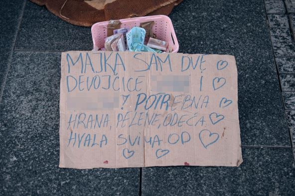 Devojka koja prosi u Knezu