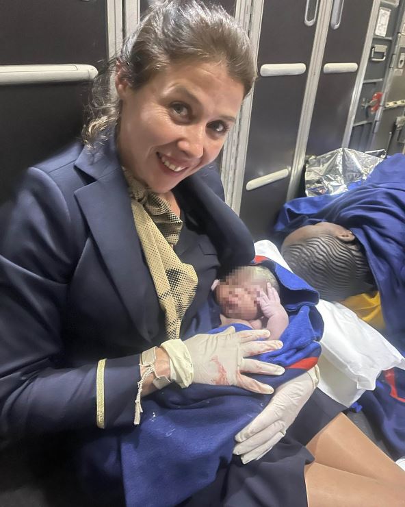 Beba rođena u avionu.jpg