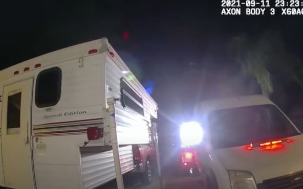 Kombi Gebi Petito i njenog dečka i policija