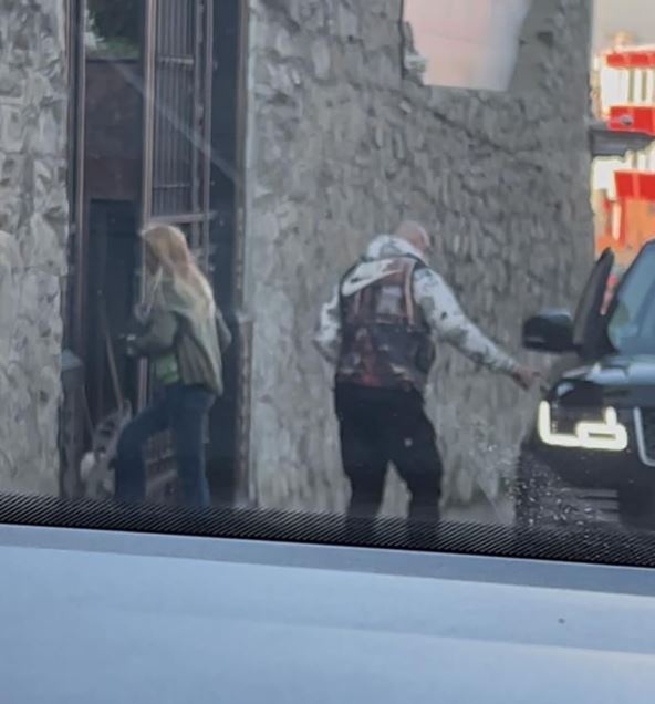 Lidija Ocokoljić ulazi u vili na Dedinju