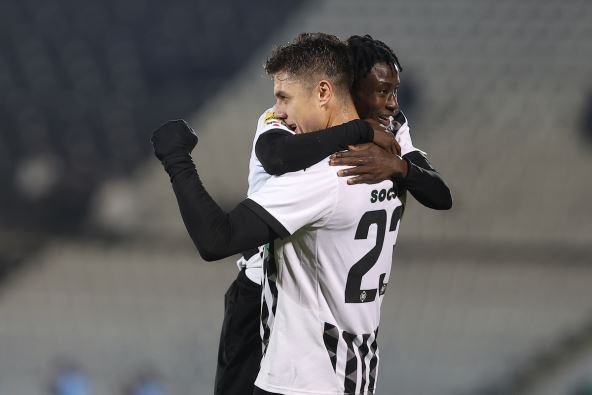 Nemanja Nikolić slavi gol za Partizan protiv Mladosti.